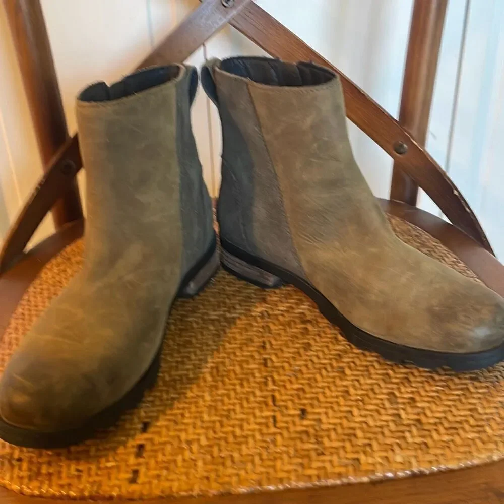 Sorel brown leather Chelsea boots size 6